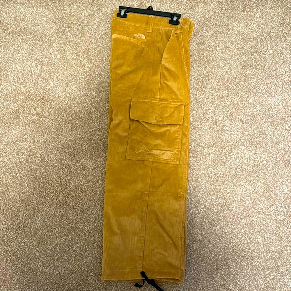 NWT flatering, adorable and super cute  The north face cargo women’s pants